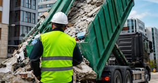 Вывоз строительного мусора в Железногорске: услуги лицензированной компании — ПроМусор